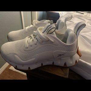 White/Cream Reebok Zig Dynamica Shoe, Size 7